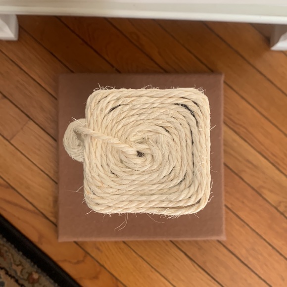 Scratching Post “Edgar” - Picture 3 of 4